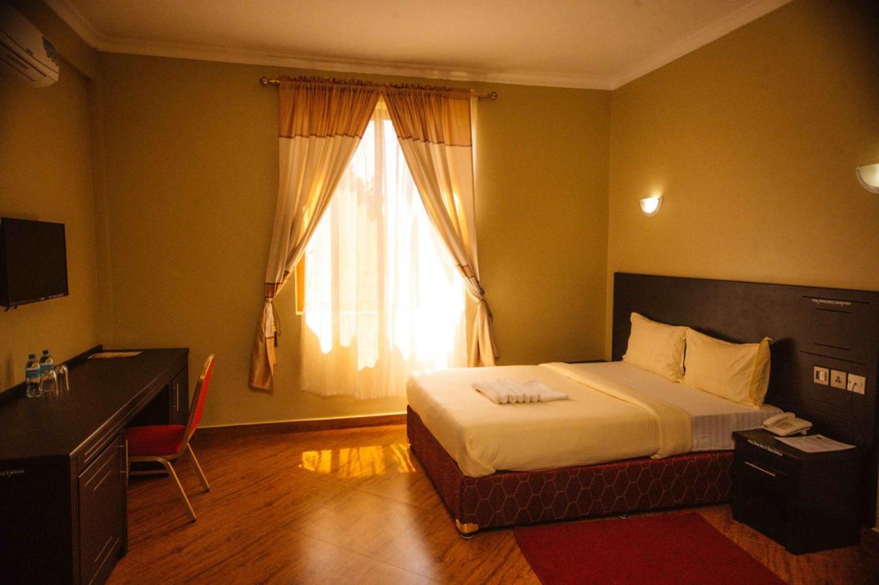 Panone Hotel Boma Boma la Ngombe Luaran gambar